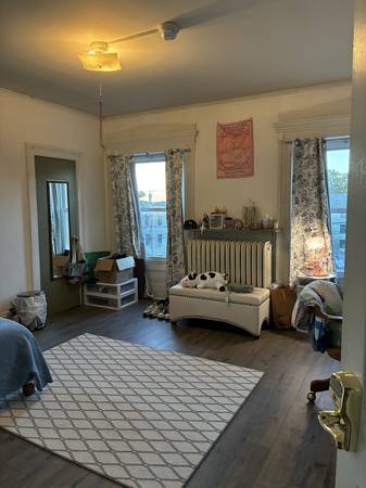 $900 / 2br - SPRING 2026 SUBLETTER NEEDED (University of Vermont)63969738386946121