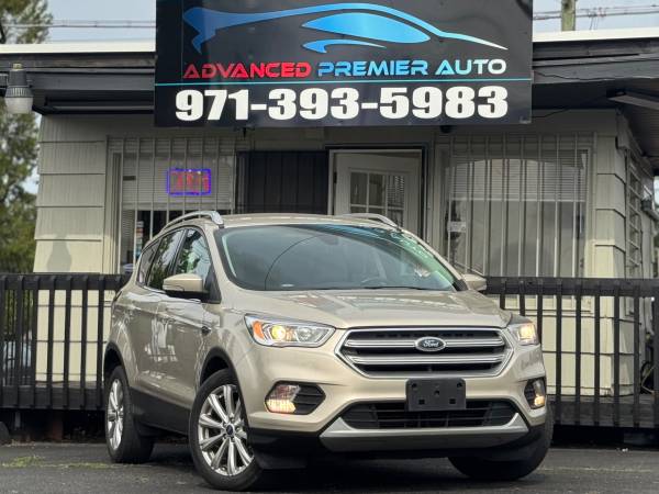 2017 Ford Escape Titanium // Bajo kilometraje // Título limpio// - $9,999 (Bien mantenido// ¡PRECIO BAJO PARA VENDER!!)63618455311489120