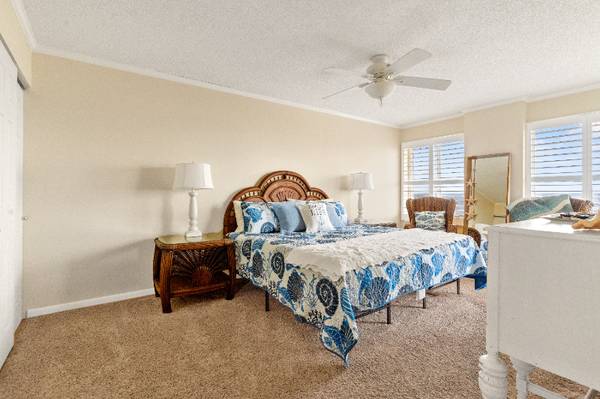 $1600.00 / 2br - 1027ft2 - Oceanfront Winter Retreat – 2 Bed 2 Bath w in unit Laundry63839296392705124