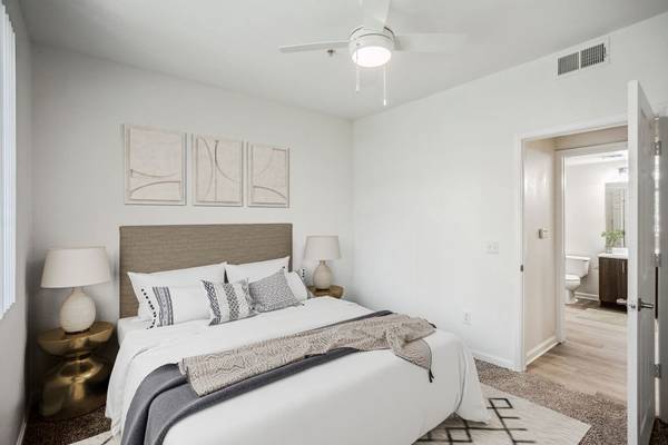 $2.299 / 2 habs. - 1060 pies² - 2 baños/2 habs., reformado con suelos laminados, patios o terrazas cubiertos63228525985155121