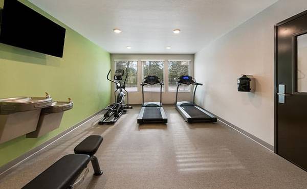 $1,500 / 1br - Pet-friendly Hotel, Parking Available, Table and Chairs (11530 Lakeridge Pkwy, Ashland, VA)64027113053826124
