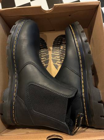 Dr Martens Casual Chelsea Boot