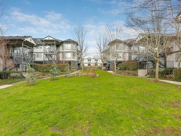 $1,745 / 2br - 930ft2 - 1 y 2 dormitorios en alquiler - Disfrute de estacionamiento cubierto y excelentes vistas (1319 SE Ellsworth Rd, Vancouver, WA, 98664)63820882549633124