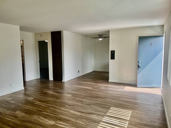 $1,895 / 1br - 950ft2 - Steps to the Beach Upstairs One Bedroom in quiet Apartment Complex (Imperial Beach)63866049388291122