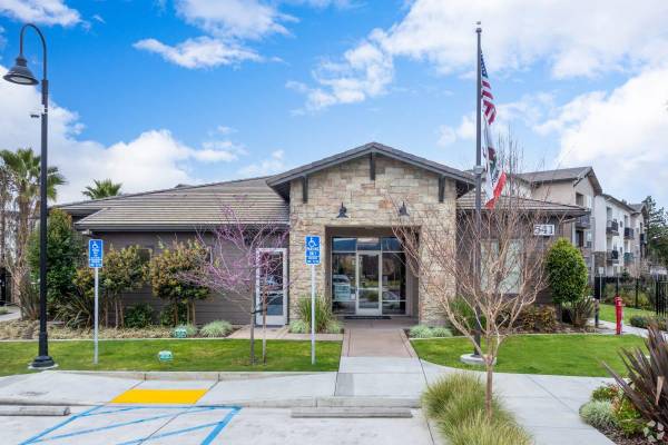 $3,059 / 2br - 1134ft2 - Fitness Room, Quartz Countertops and Modern Wood Cabinetry (rohnert pk / cotati)63824664676995122