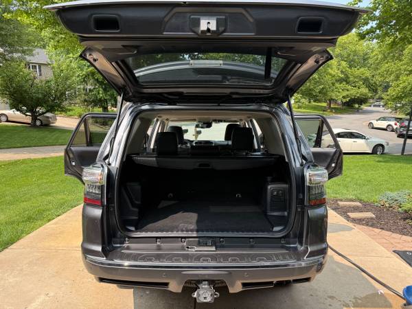 2020 Toyota 4-Runner Limited - $33,000 (Herndon, VA)63616187709315124