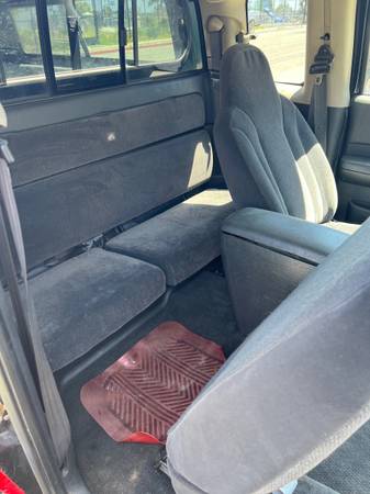 2002 Dodge Dakota SXT especial para mecánico - $2,500 (richmond / point / annex)63613112702081123