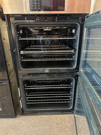 Bosch Benchmark Right Hinge Double Wall Oven 1