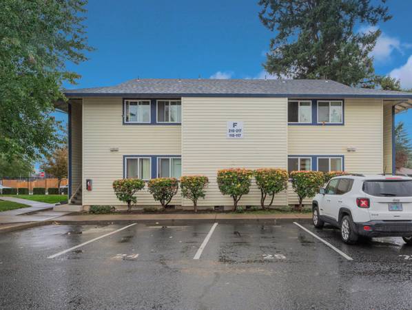 $1,450 / 2br - Near Shopping & Entertainment - Full Time Maintenance, 5 Nearby Parks (Rockwood Area)63672601066371124
