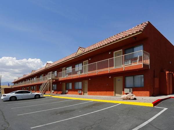 $285 / 350ft2 - Free Cable TV, Pets Allowed, On-Site Maintenance (4244 n las vegas blvd, las vegas, NV)63859498136195121