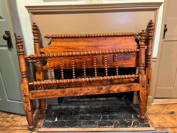 Antique 3/4 wood spindle bed 1
