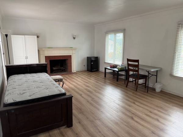 We have PRIVATE rooms near UCLA, SM , BH , Century city and Brentwood 1
