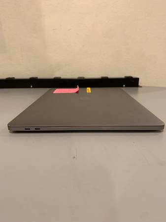 2018 Macbook Pro six core i7 with 1TB SSD, New Battery, and 16 GB