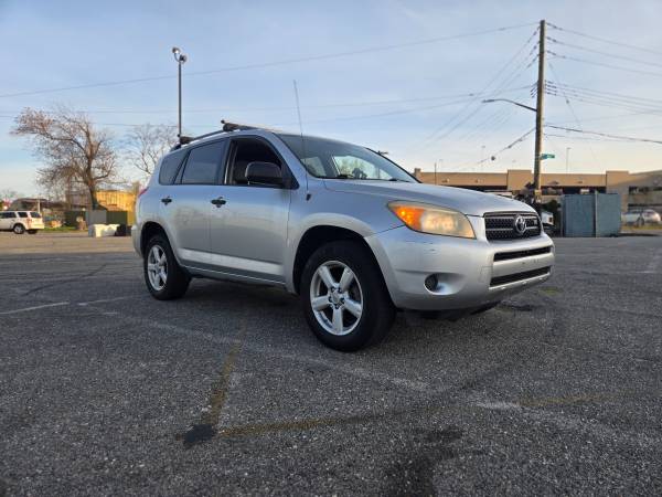 2006 Toyota Rav4 - $4,90063654715775489122