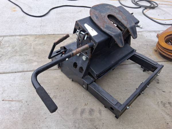 Sliding 5th wheel hitch 1