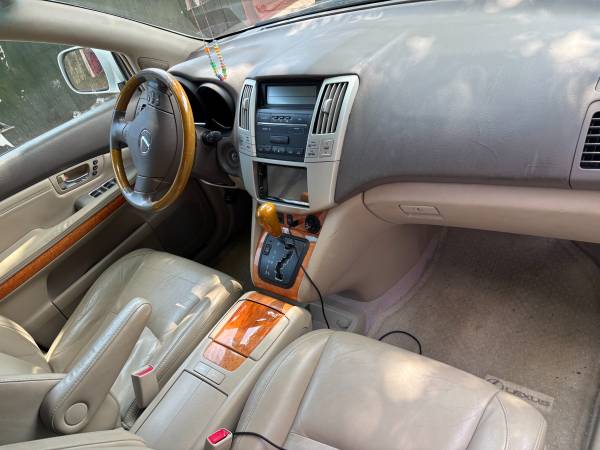 2005 LEXUS RX 330 - $4,500 (WILLIAMSBURG)63618004238211123