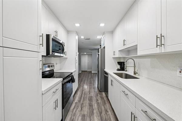 $430,000 / 3br - 1184ft2 - Updated Three Bedroom House in East Pompano Beach (Pompano Beach)64001845948674120