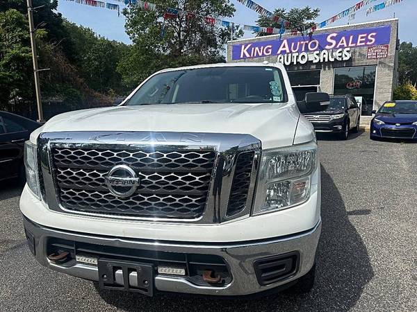 2017 Nissan Titan PRO 4X 4x4 4dr Crew Cab - $13999.0063469753650049122