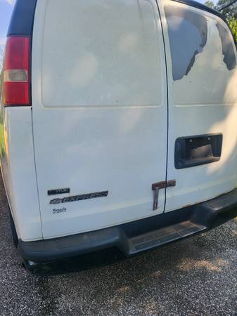 2011 Chevrolet Express 2500 Van - $2.500 (Lanham)63439970563715123