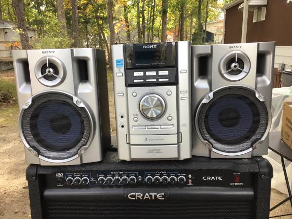Sony Radio AM/FM, Cassette, Three CD Player 1