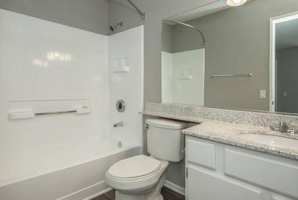$2,115 / 2br - 914ft2 - Close to Shopping, Dining and Entertainment, Fitness Center64028083764994123
