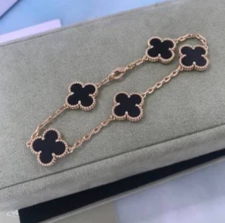 Auténtico brazalete vintage de oro amarillo de 18K con 5 motivos de alhambra y onyx negro - $800 (Los Ángeles)63470807466115121