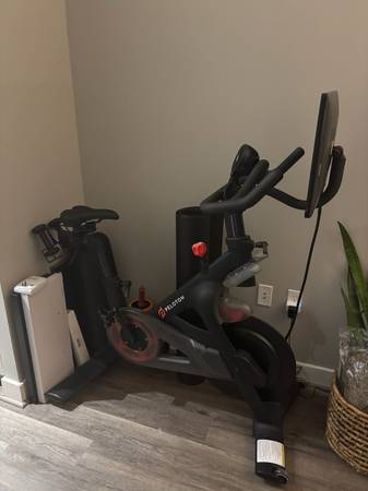 Peloton Original Exercise Bike Cycle + Mat 1