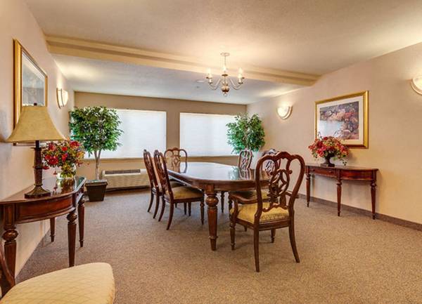 $1,088 / 1br - "Heated" indoor pool and spa, Activities Room, Controlled Access (43 E Weile Ave, Spokane, WA)63969874796930120
