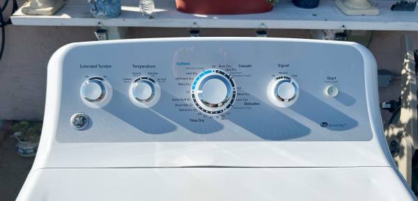 Secadora eléctrica GE - $200 (Oceanside)63470446553345121