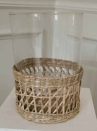BULB FORCING VASE WITH FROG AND WICKER BOTTOM 9X6 1