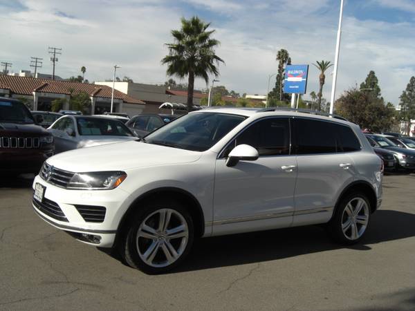 2016 VW Touareg VR6 Exec Pack nav awd pana roof white/black records - $10,999 (Escondido)63470054783107122