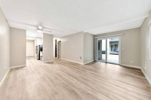 $1,900 / 2br - 901ft2 - Pet Friendly Community, Private Patios or Balconies, Extra Storage (18540 SW Boones Ferry Rd, Tualatin, OR)63831607349633122