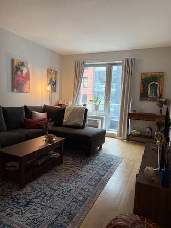 $2,950 / 2br - Williamsburg 1 Bed Suite in Best Location (Williamsburg)63945362411266120