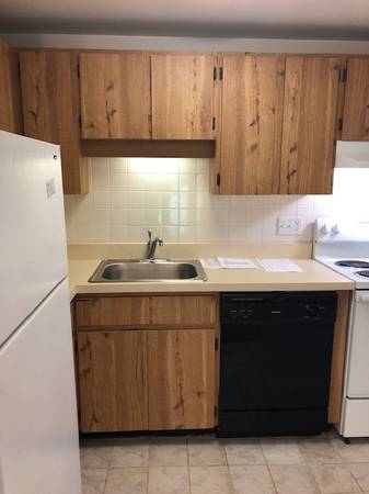 $1,819 / 1br - 705ft2 - FOXBORO Oak Kitch/cpt., H/HW. Cul-de-sac, Near 106/140/95/495/Shops (Foxboro)63699373643011123