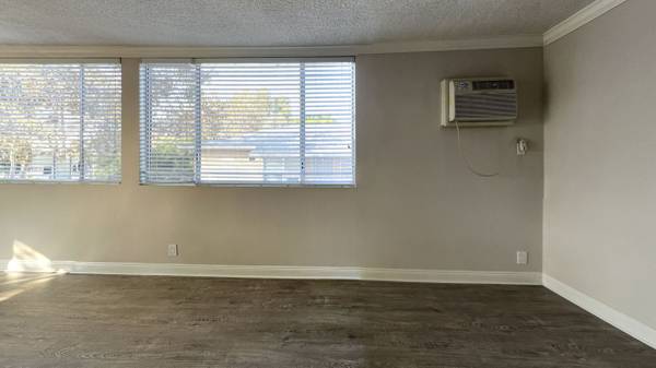 $2,695 / 2hab - 1200ft2 - Romaine Apts...¡Hermoso y espacioso departamento de 2 habitaciones con balcón y estacionamiento!!! (West Hollywood)63869888429953121