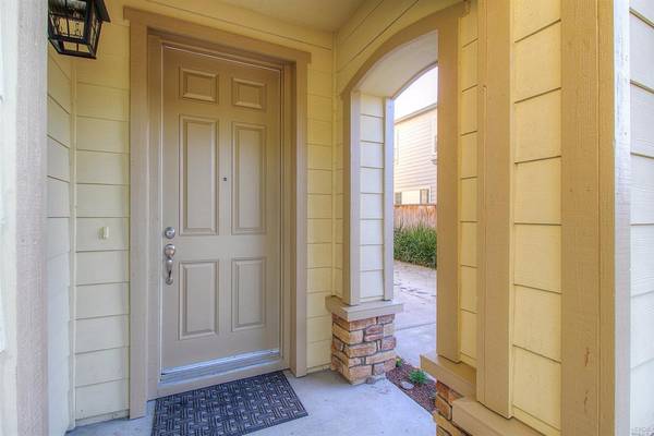 $3,450 / 3br - 1812ft2 - Two level modern home, Western Santa Rosa, 2 car garage, washer, dryer (santa rosa)64049800872194121