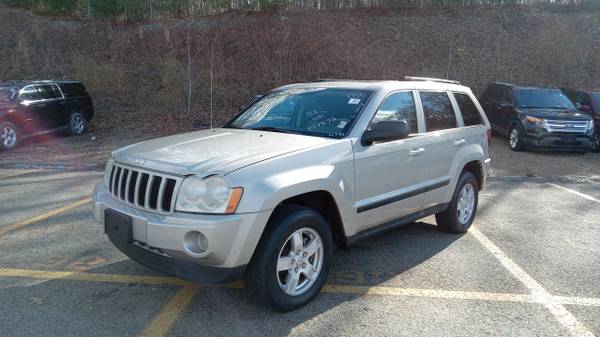 09 Jeep Grand Cherokee Laredo 4X4 extra clean leather runs 100% 1