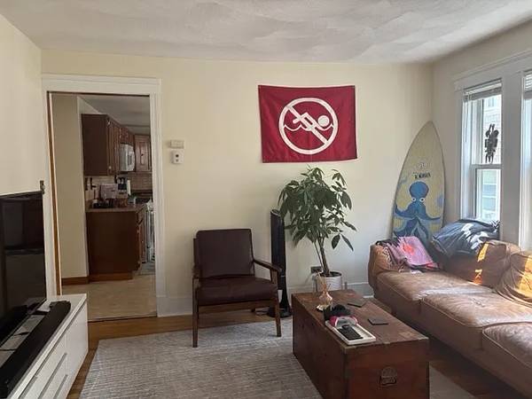 $1,500 / 2br - Apartamento soleado en planta baja en Ball Square (Somerville)63863136911745120