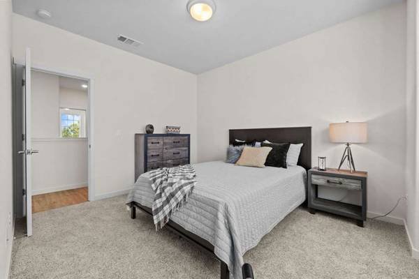 $2,950 / 2br - 1530ft2 - 9-Foot Ceilings, Refreshing Pool, Stainless-Steel Appliances (6122 Plaza Loop, Rocklin, CA)63844737684609121