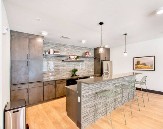 1 Courtyard Area, Washer and Dryer Hookups, Walk-In Closets 1