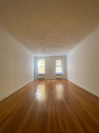 Spacious 1BR in Elevator/Laundry Building – Steps to 7 Train – Heat & Hot Wa 1