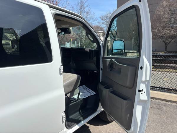 2020 Chevrolet Express 3500 Extended - Photo 12