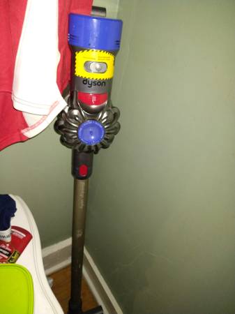 Dyson v8 animal cordless stick vacuum 1