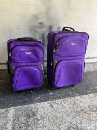 2 Matching Travel Bags (11-3) 1