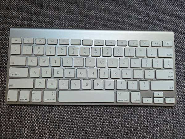 Apple wireless keyboard AA batteries A1314 1