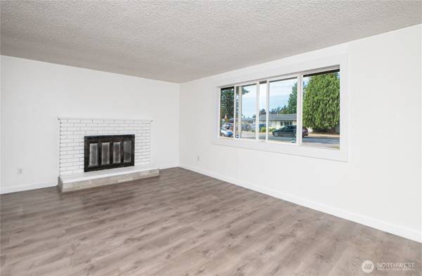 $449,999 / 4br - 1124ft2 - NEW PRICE|OPEN HOUSE |Charming Four-Bedroom With Fenced Backyard Oasis (Lynden)64305500469251122