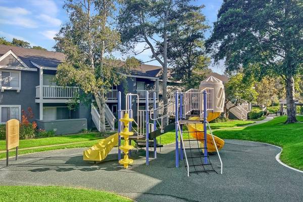 $2,247 / 1br - 650ft2 - Covered Parking Available, 2-Tone Paint, Dishwasher (440 E H St, Chula Vista, CA)63932991520514121