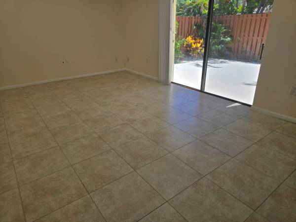 $2,400 / 2br - 1250ft2 - 2/2.5 DELRAY OAKS TOWN HOME (DELRAY BEACH)64001848652802124