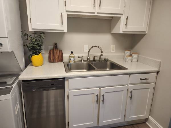 $1,471 / 2br - 800ft2 - 🌟 Move-In Ready Townhome! 🌟 (Asheville, NC)64029372876162122