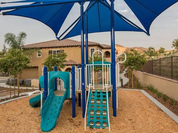 $4,174 / 3br - 1649ft2 - Microondas, fregaderos de acero inoxidable de doble seno, amplios patios privados (Santa Clarita)63840112731267123